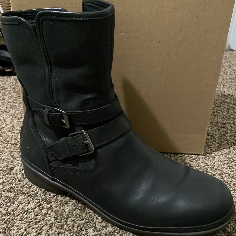 Ugg Women's Shoes Simmens Leather Waterproof Boots Size 9.5 Preowned